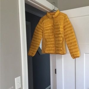 Ci Sona puffer jacket size large. Yellow